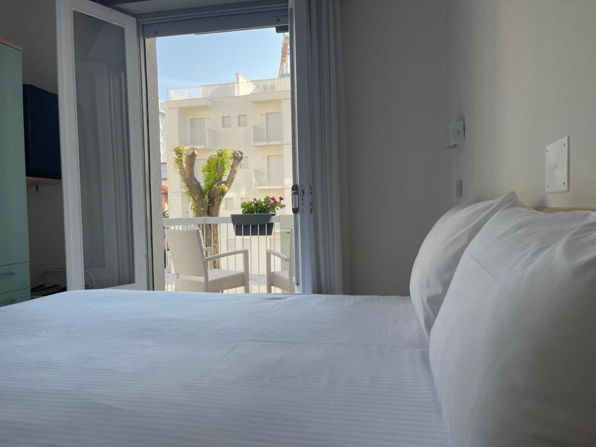 Hotel Athena ลินญาโน ซับเบียโดโร ภายนอก รูปภาพ