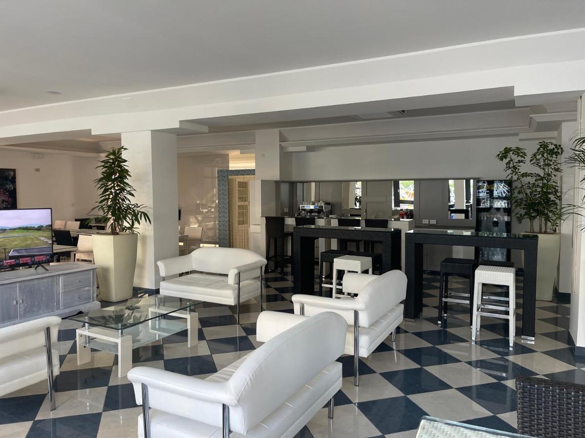 Hotel Athena ลินญาโน ซับเบียโดโร ภายนอก รูปภาพ