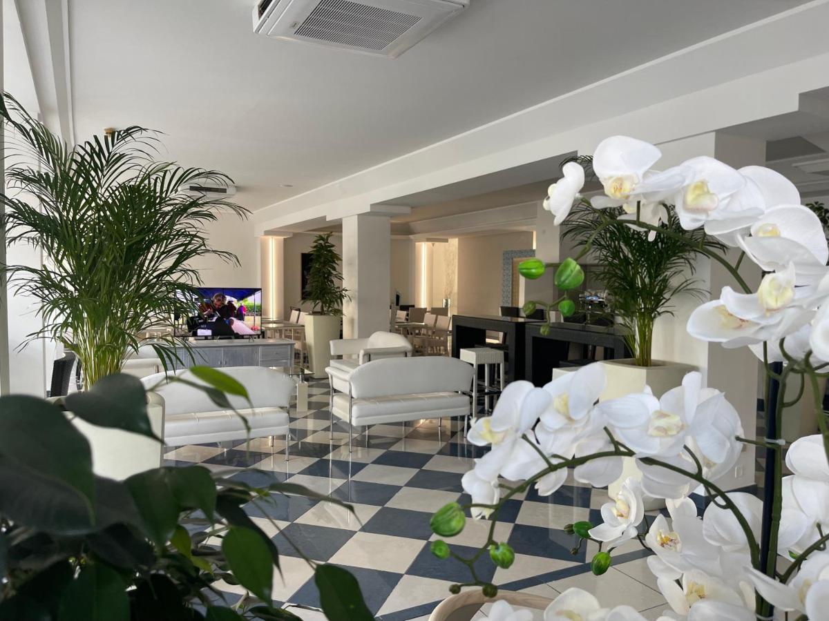 Hotel Athena ลินญาโน ซับเบียโดโร ภายนอก รูปภาพ