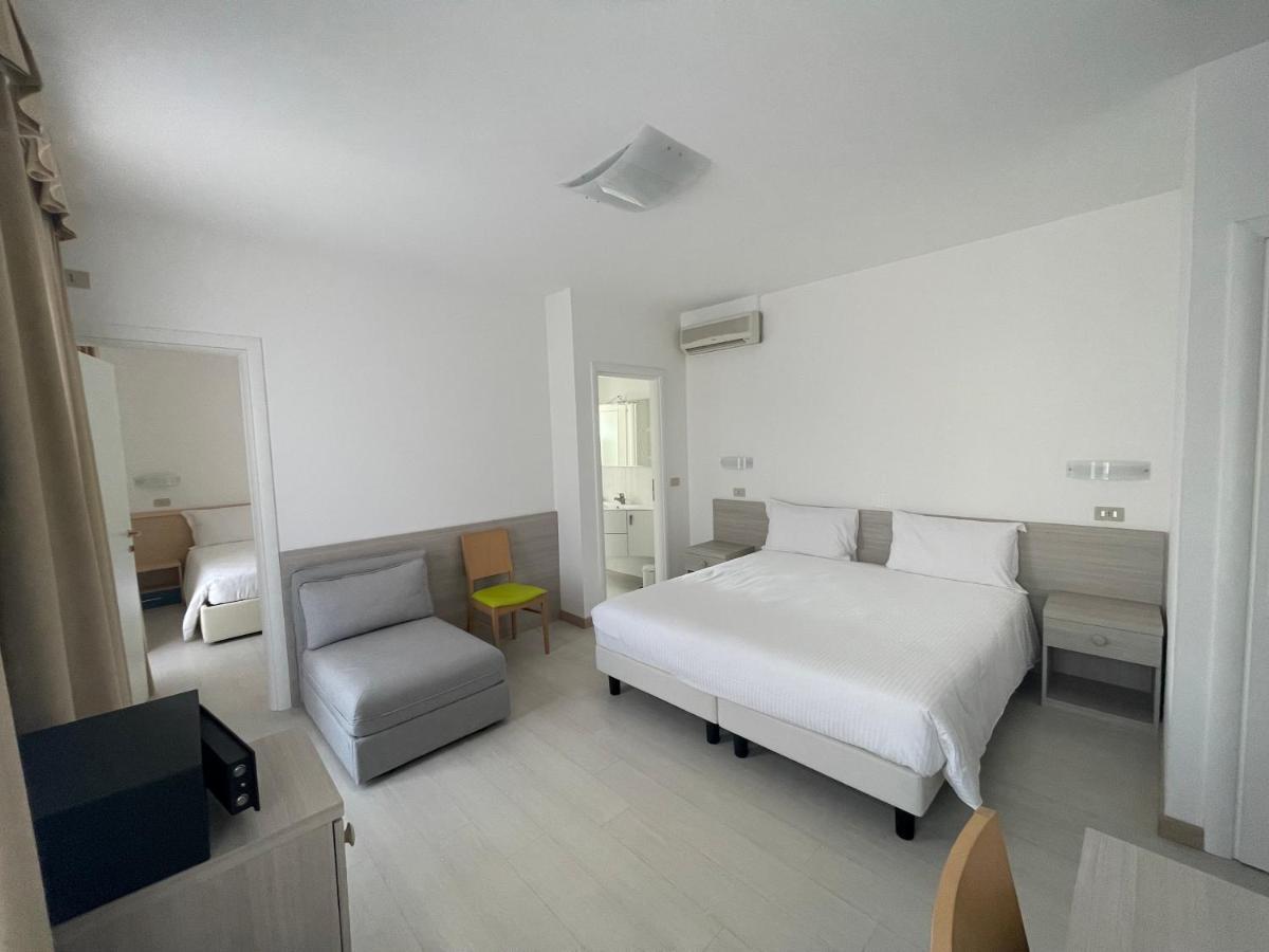 Hotel Athena ลินญาโน ซับเบียโดโร ภายนอก รูปภาพ