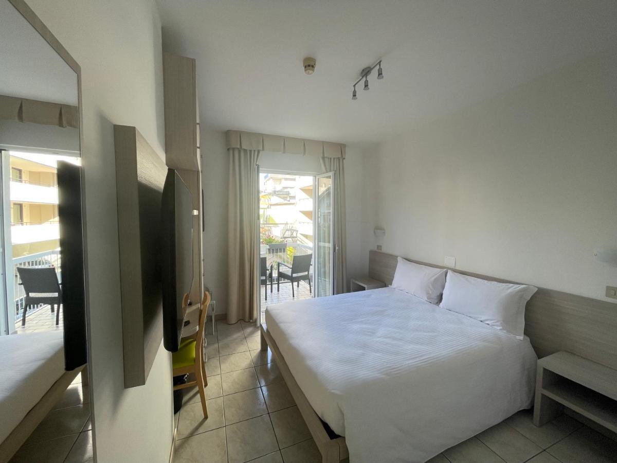 Hotel Athena ลินญาโน ซับเบียโดโร ภายนอก รูปภาพ